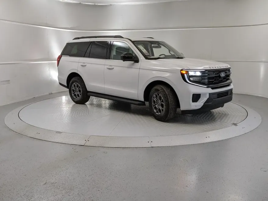 2025 Ford Expedition photo 1