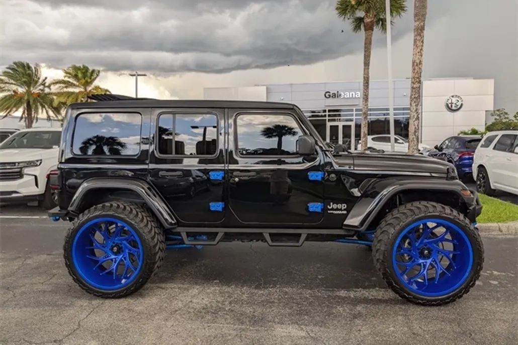 2020 Jeep Wrangler Unlimited Sahara photo 1
