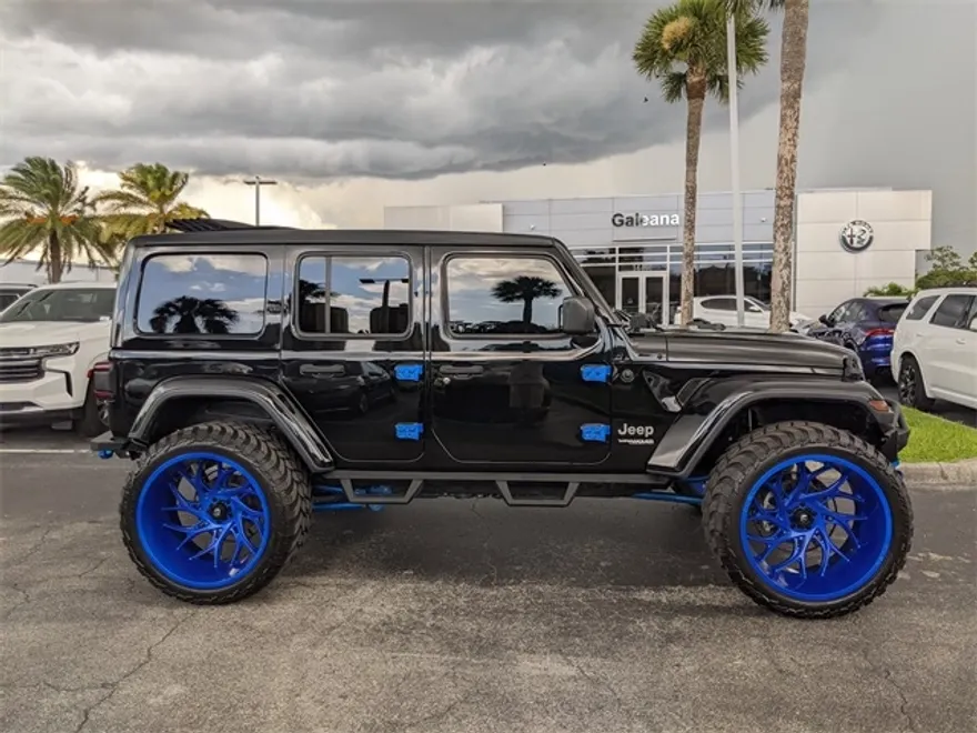 2020 Jeep Wrangler Unlimited Sahara photo 1