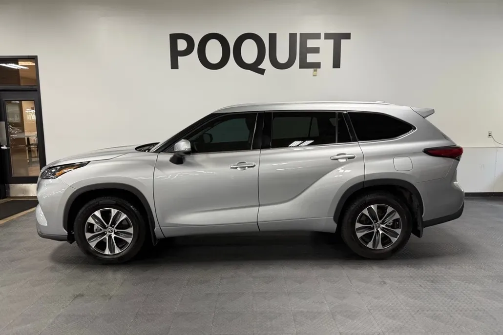 2022 Toyota Highlander XLE photo 1