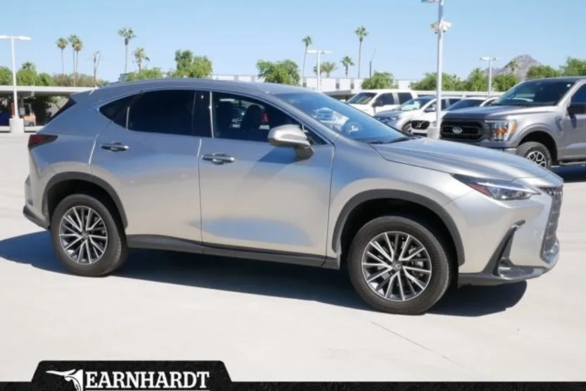 2024 Lexus NX 350h photo 1