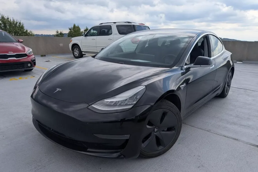 2019 Tesla Model 3 Standard Range Plus photo 1