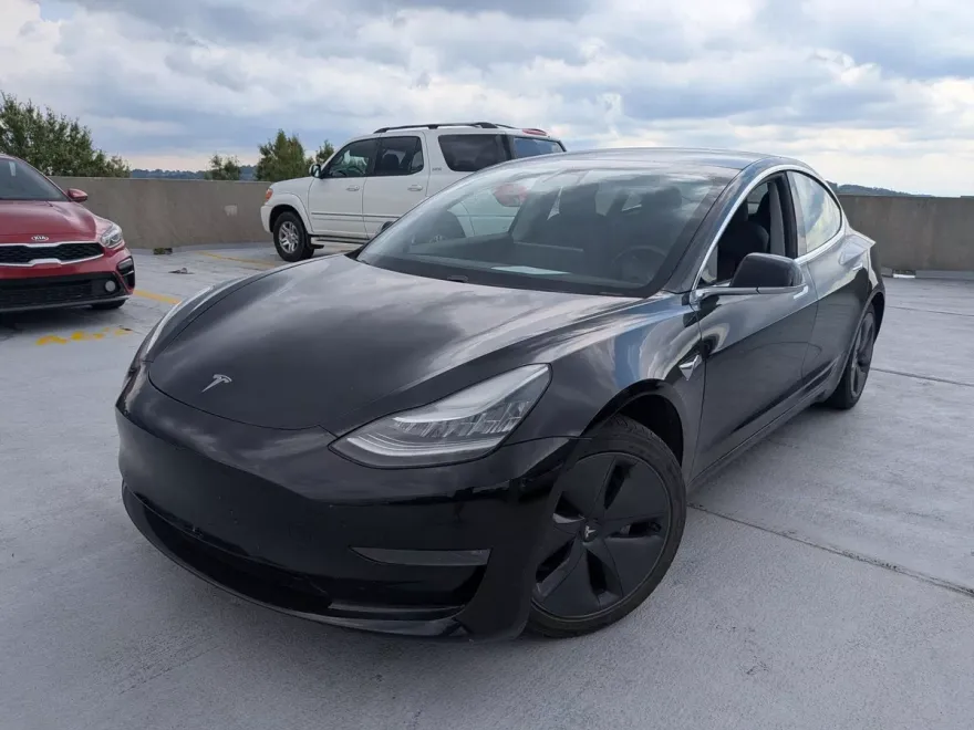 2019 Tesla Model 3 Standard Range Plus photo 1