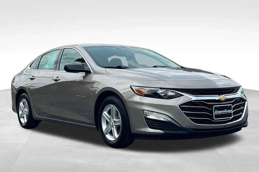 2023 Chevrolet Malibu LS photo 1