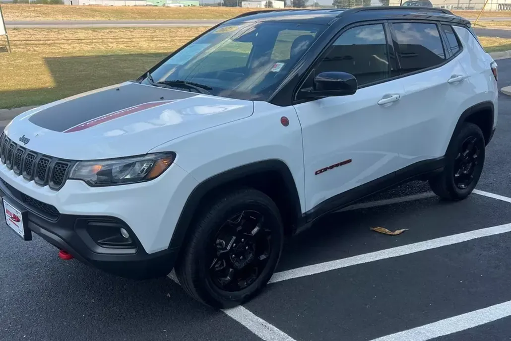 2023 Jeep Compass Trailhawk photo 1