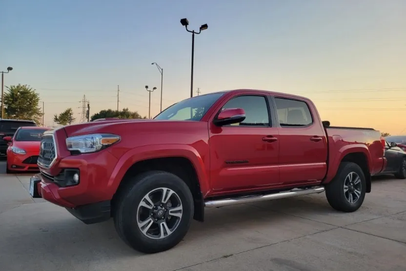 2019 Toyota Tacoma TRD Sport photo 1