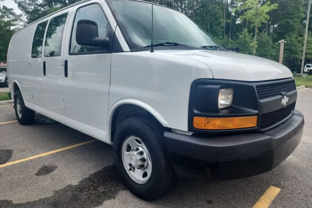 2015 Chevrolet Express 2500 Cargo Van photo 1