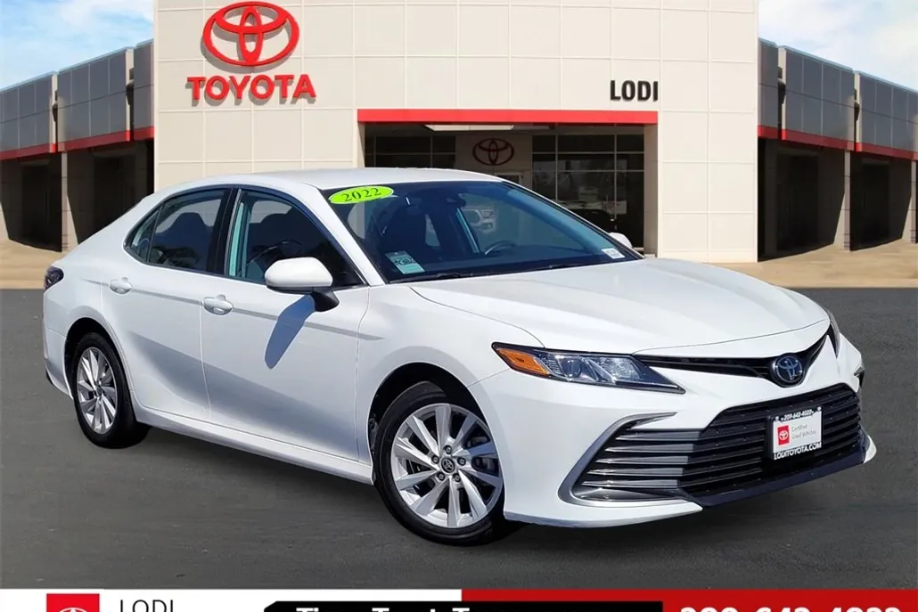 2022 Toyota Camry LE photo 1
