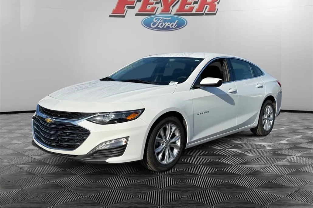 2023 Chevrolet Malibu 1LT photo 1