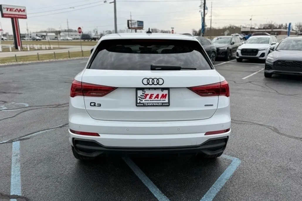 2025 Audi Q3 S line Premium photo 1