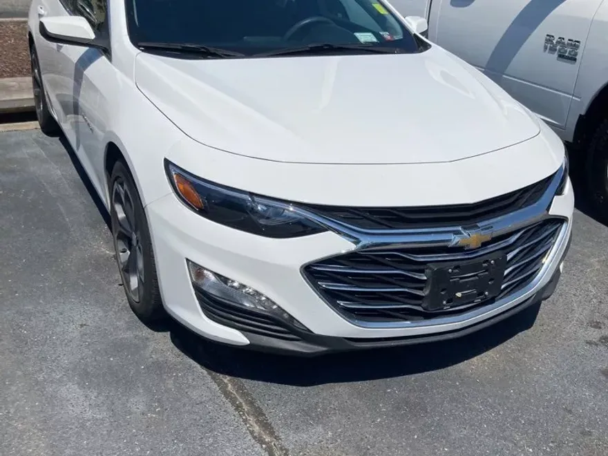 2023 Chevrolet Malibu 1LT photo 1
