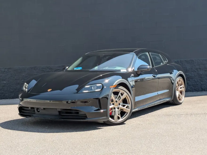 2025 Porsche Taycan 4S Cross Turismo photo 1
