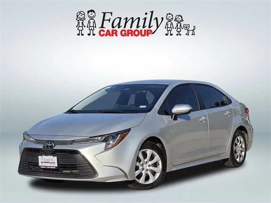 2025 Toyota Corolla LE photo 1