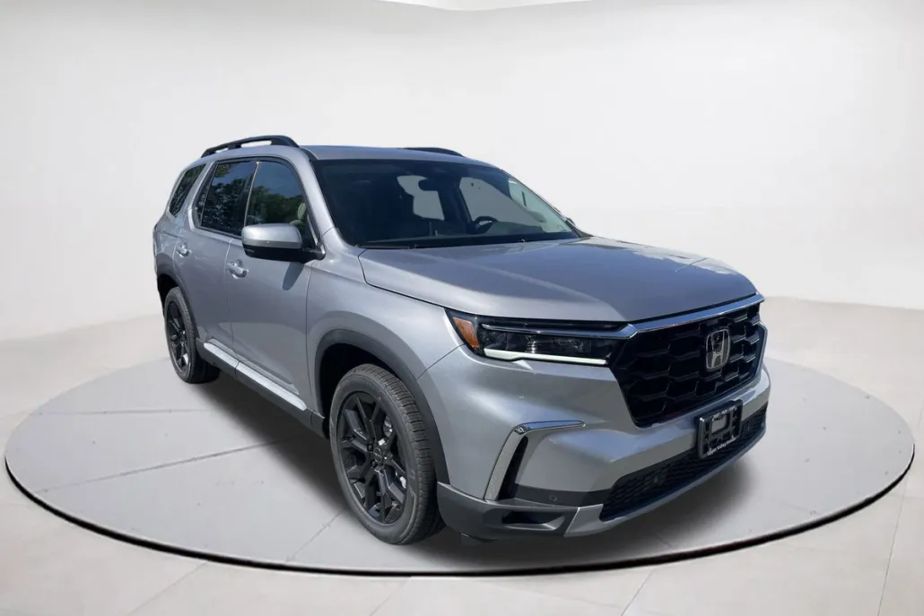 2025 Honda Pilot Touring photo 1