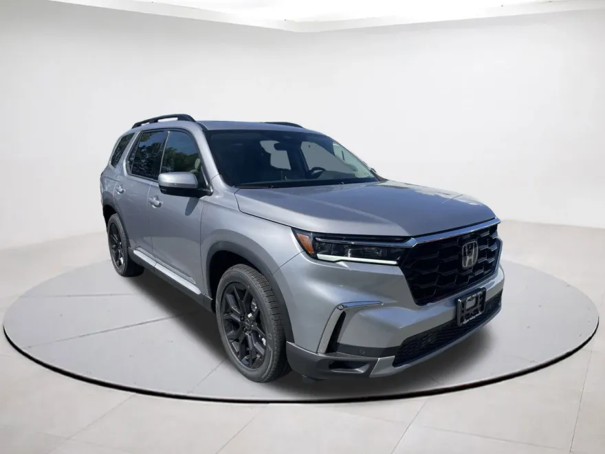 2025 Honda Pilot Touring photo 1
