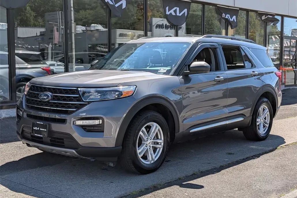 2021 Ford Explorer XLT photo 1