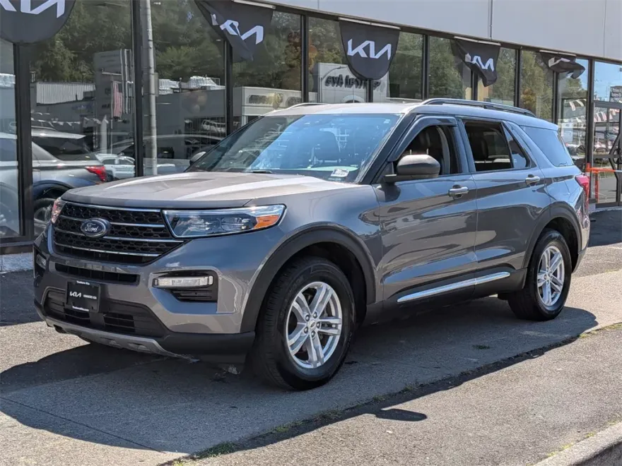 2021 Ford Explorer XLT photo 1