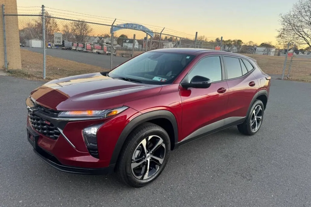 2024 Chevrolet Trax photo 1