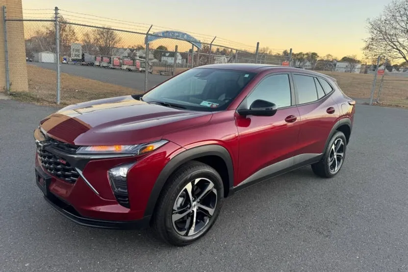 2024 Chevrolet Trax photo 1