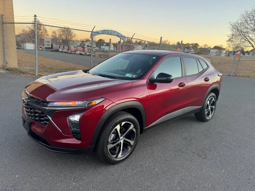2024 Chevrolet Trax photo 1