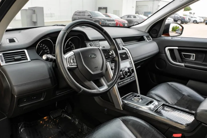 2016 Land Rover Discovery Sport SE photo 1