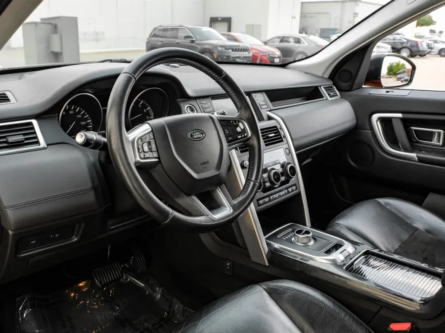 2016 Land Rover Discovery Sport SE photo 1