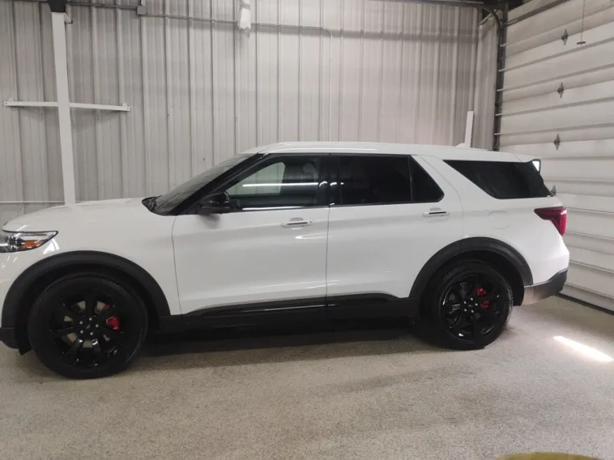 2021 Ford Explorer ST photo 1