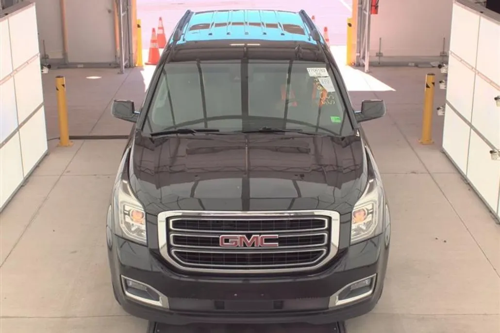 2017 Gmc Yukon SLT photo 1