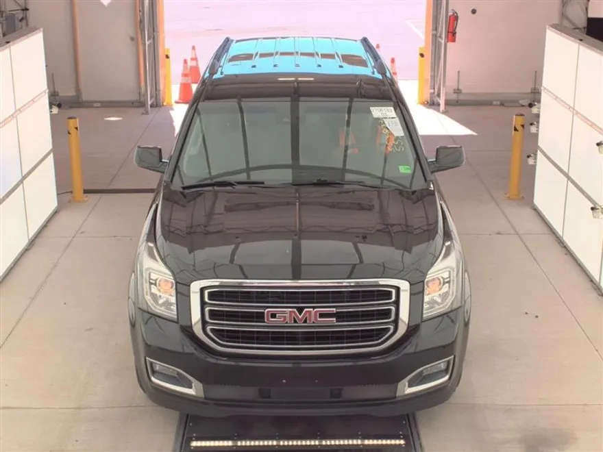 2017 Gmc Yukon SLT photo 1