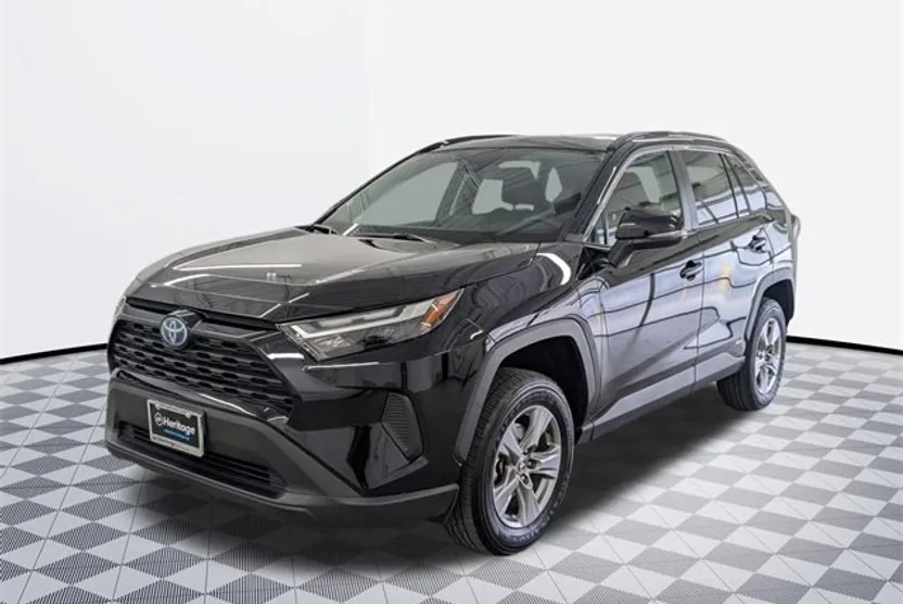 2024 Toyota RAV4 Hybrid XLE photo 1