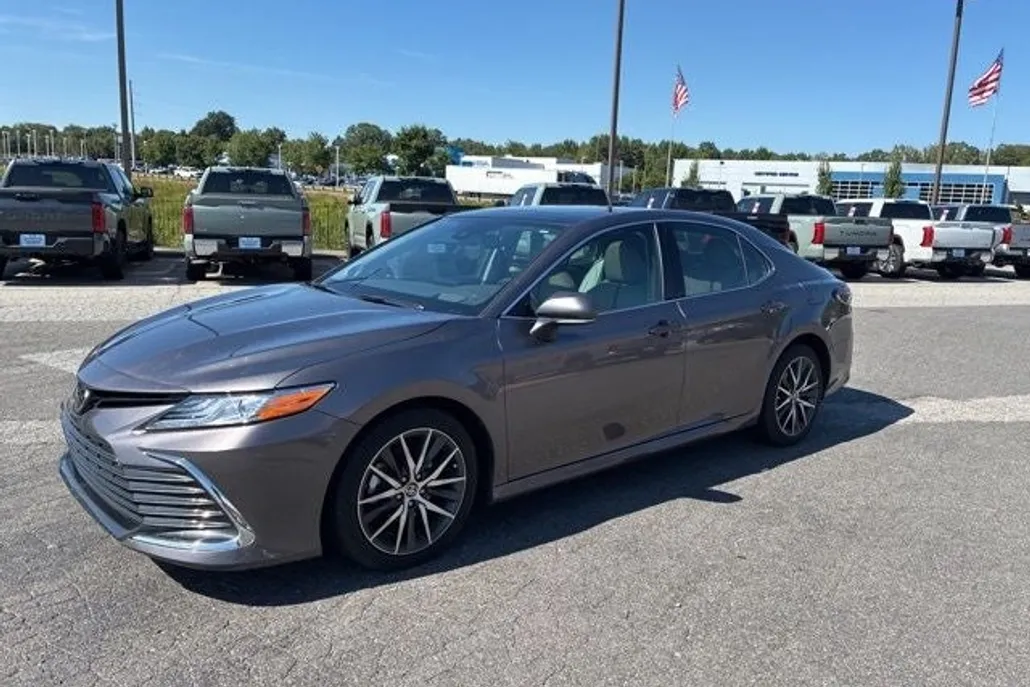 2024 Toyota Camry XLE photo 1