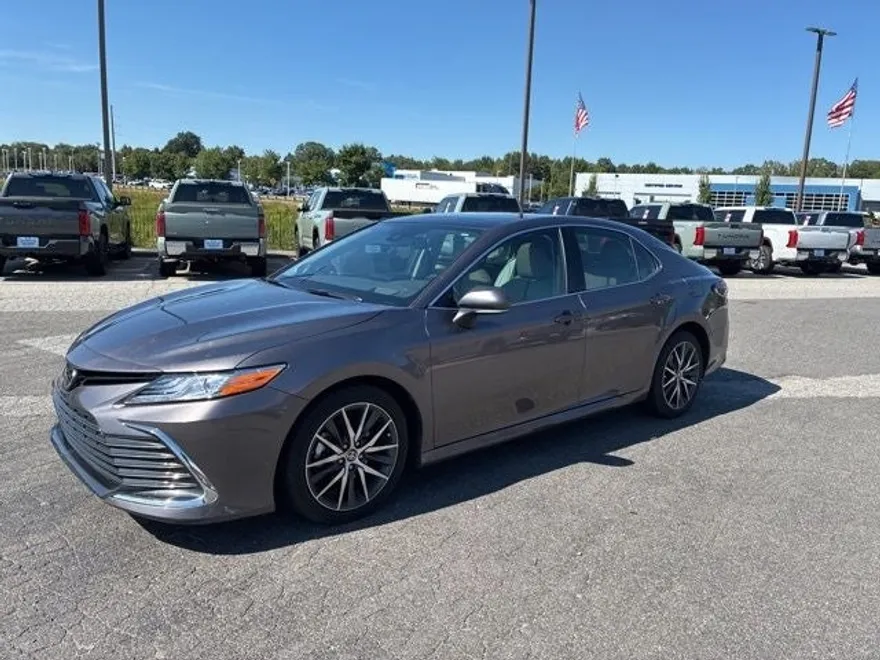 2024 Toyota Camry XLE photo 1