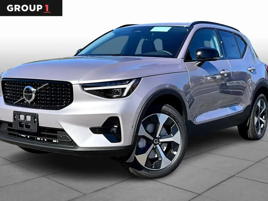 2026 Volvo XC40 Plus photo 1