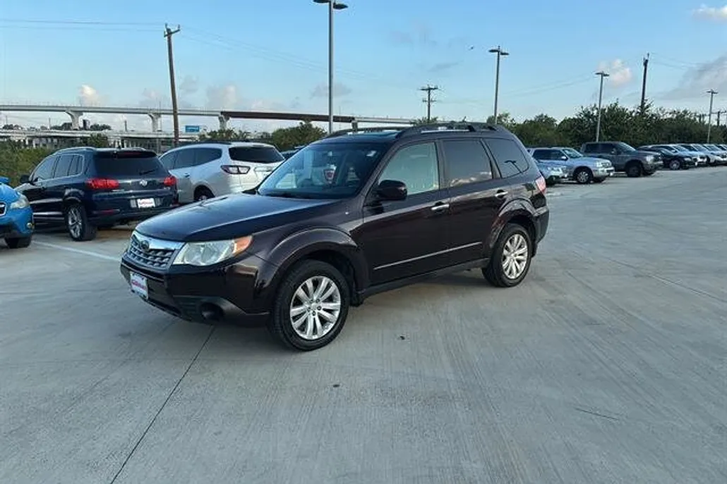 2013 Subaru Forester 2.5X Premium photo 1