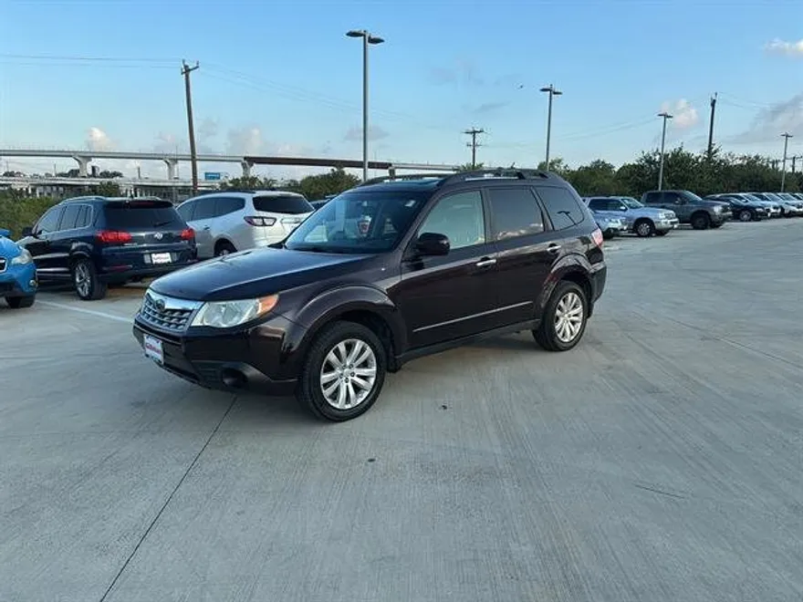 2013 Subaru Forester 2.5X Premium photo 1