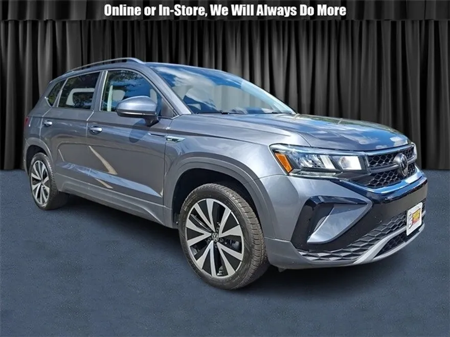 2024 Volkswagen Taos SE photo 1