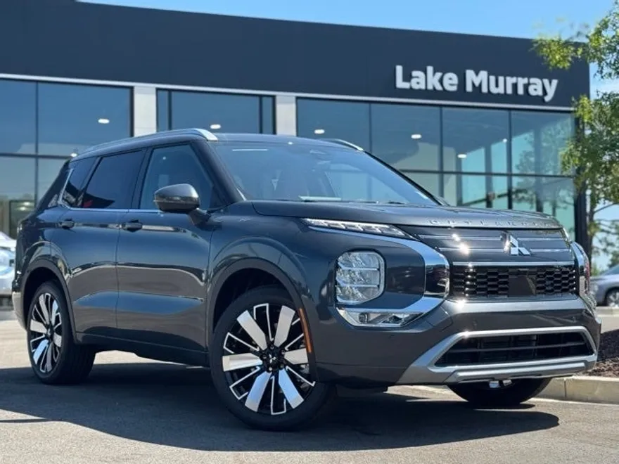 2025 Mitsubishi Outlander SEL photo 1
