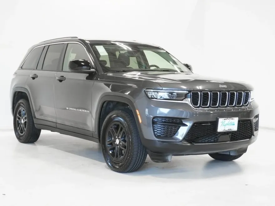 2024 Jeep Grand Cherokee Laredo photo 1