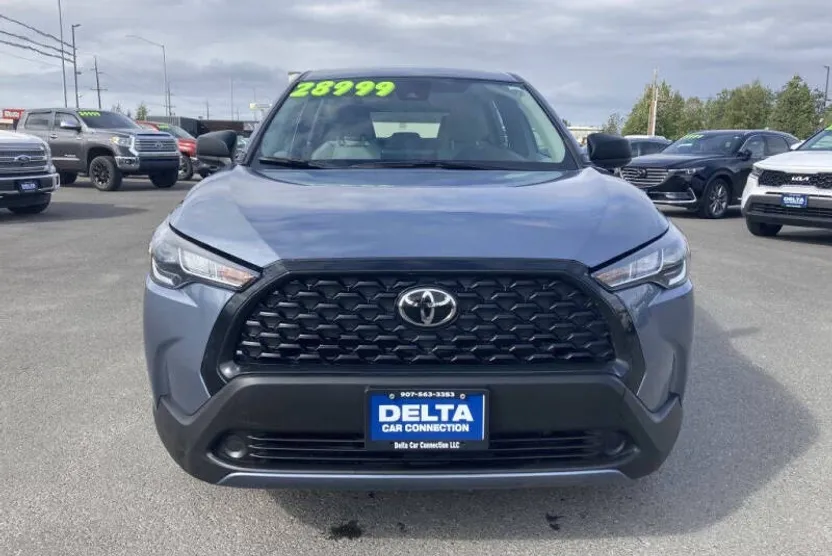 2022 Toyota Corolla Cross L photo 1