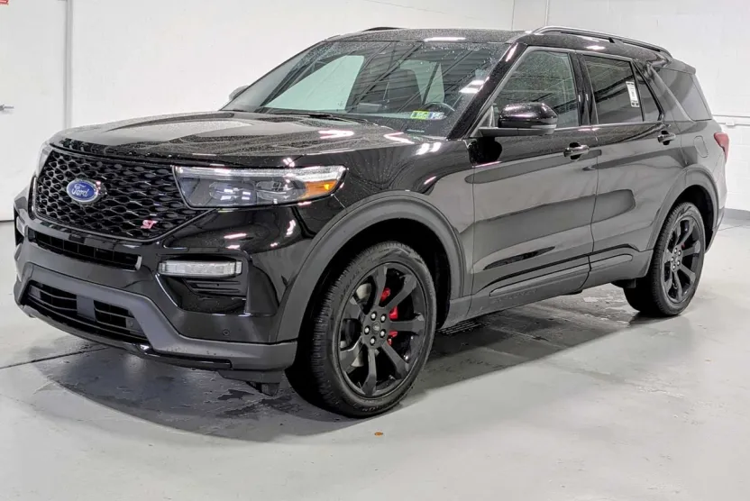 2022 Ford Explorer ST photo 1