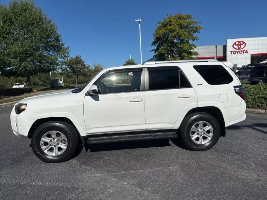 2018 Toyota 4Runner SR5 photo 1
