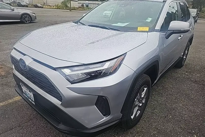 2024 Toyota RAV4 Hybrid LE photo 1