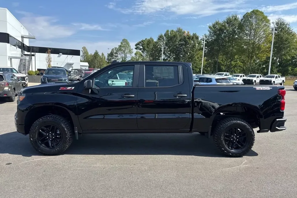 2026 Chevrolet Silverado 1500 Custom Trail Boss photo 1