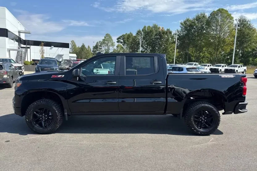 2026 Chevrolet Silverado 1500 Custom Trail Boss photo 1
