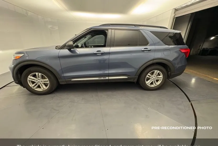 2021 Ford Explorer XLT photo 1