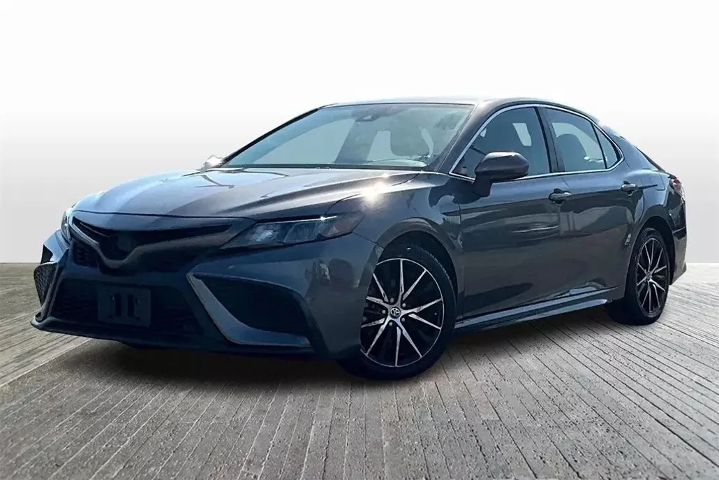 2021 Toyota Camry SE photo 1
