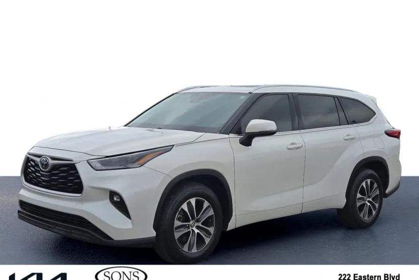 2021 Toyota Highlander XLE photo 1