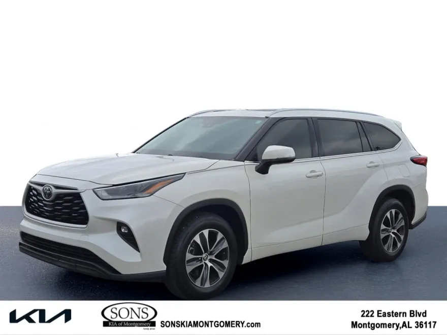 2021 Toyota Highlander XLE photo 1