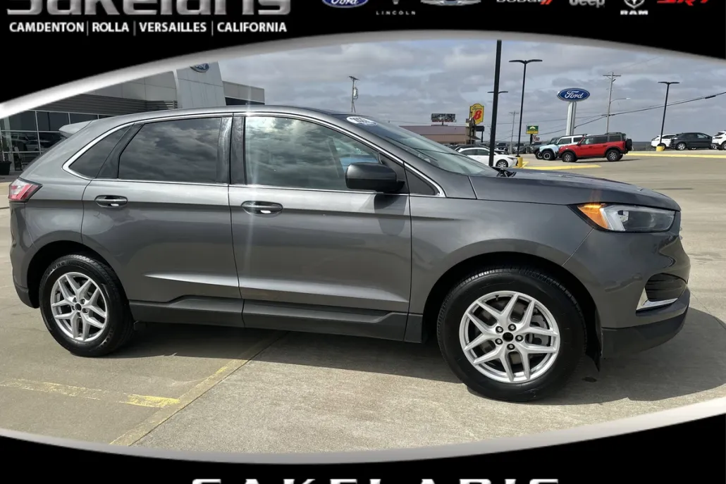 2022 Ford Edge SEL photo 1