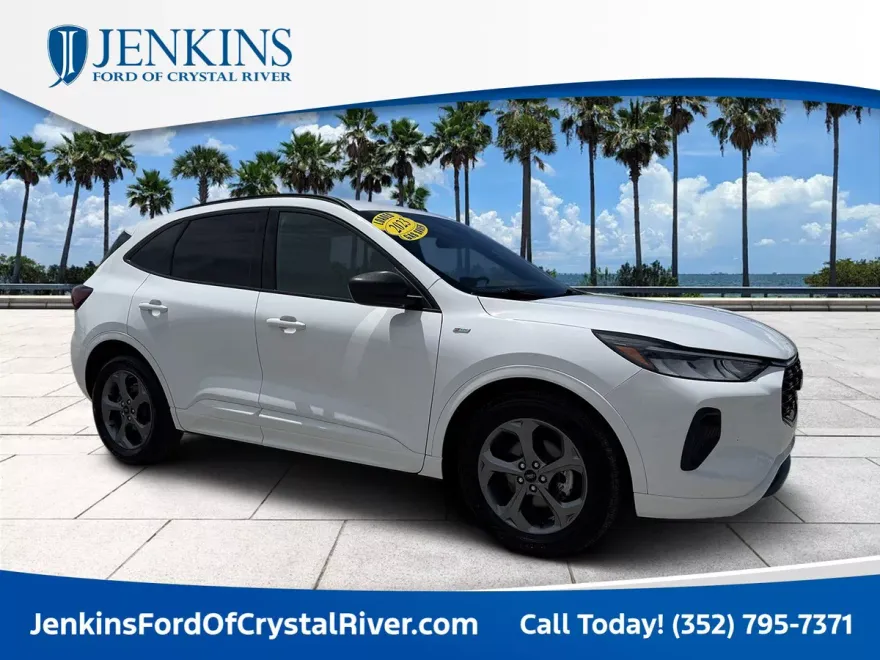 2023 Ford Escape ST-Line photo 1
